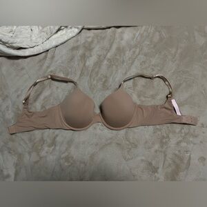 Victoria's Secret T-Shirt Lightly Lined Demi Bra